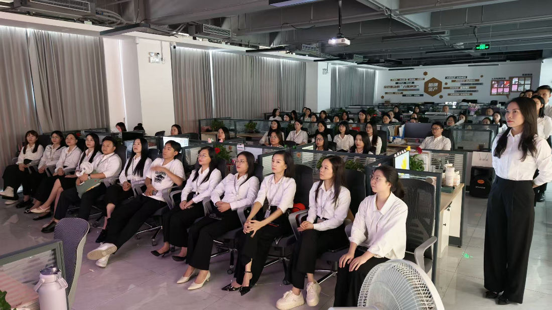 皓镧商学院全员大课现场